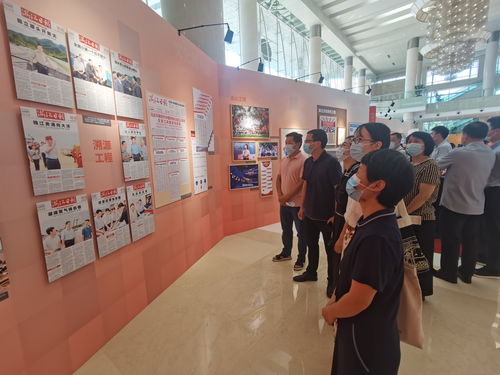 省作協(xié)組織觀看浙江省文化發(fā)展圖片展
