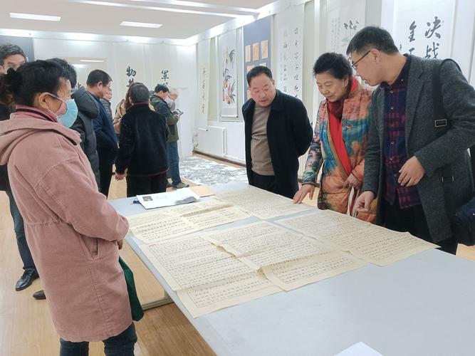 銅川市文化藝術(shù)沙龍暨王益區(qū)美術(shù)家協(xié)會舉行每月一期的書畫交流活動